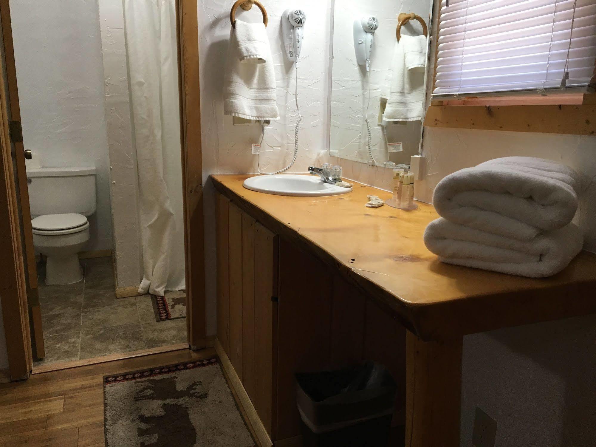 Chinook Winds Motel ดูบอยส์ ภายนอก รูปภาพ